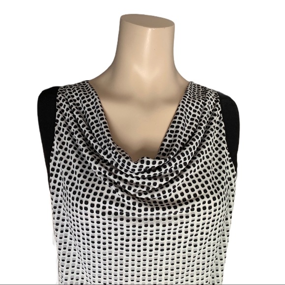 3/$30 - cleo Sleeveless Polka Dot Blouse Size M - Picture 2 of 11